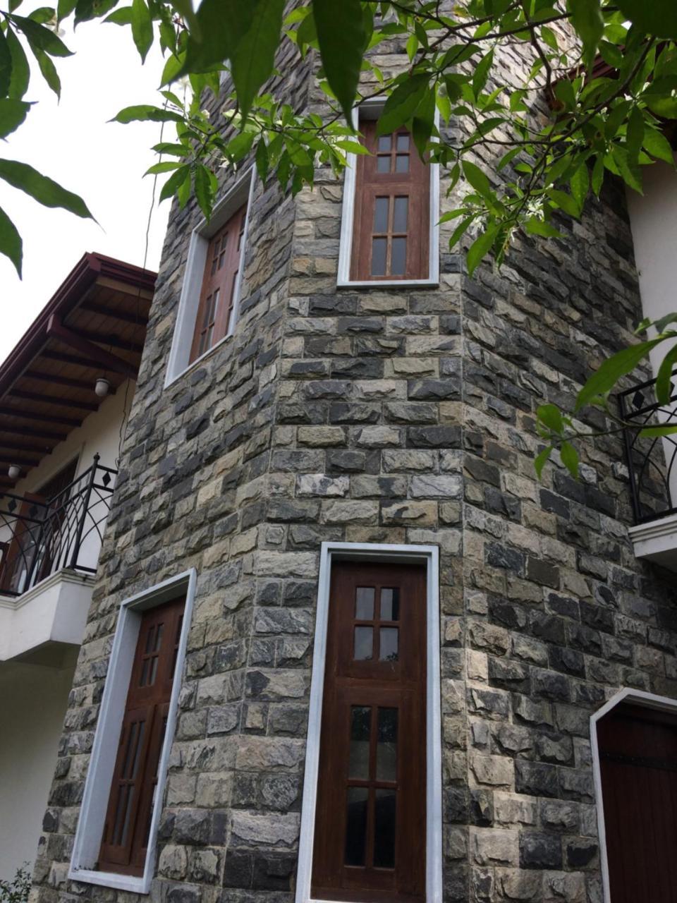 Castle Colombo Hotel Piliyandala Exterior photo